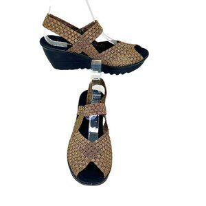 NWOT EDYTA WHITE MT STRETCHY METALLIC DARK GOLD WEDGE SANDALS - 8.5